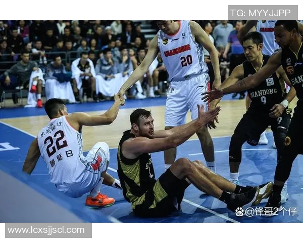 新疆与辽宁第五场激战回顾赛场精彩瞬间与球员表现分析 新疆与辽宁第五场激战回顾赛场精彩瞬间与球员表现分析