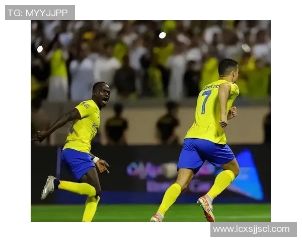 吉达阿赫利与警察队的激烈对决展现足球魅力与团队精神