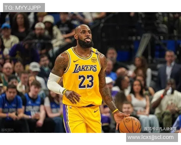 詹姆斯的传奇之路:从天才少年到NBA历史伟大球员的蜕变与成就 詹姆斯的传奇之路:从天才少年到NBA历史伟大球员的蜕变与成就