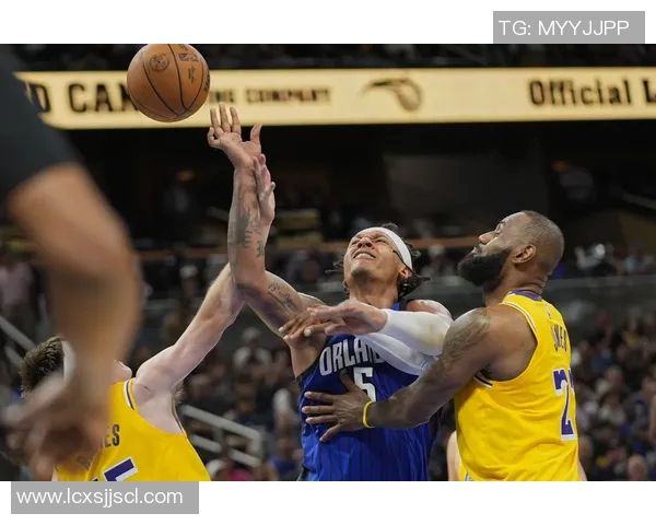 马刺与纽约尼克斯激战正酣NBA赛场精彩对决引发球迷热议