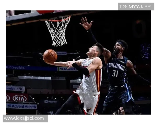 魔术队与热火队激战正酣2月赛事精彩回顾与分析 魔术队与热火队激战正酣2月赛事精彩回顾与分析